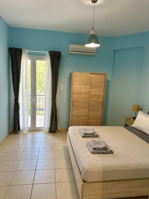 Seaside Escape Apartments - Poseidon Palaiá Fókaia Esterno foto
