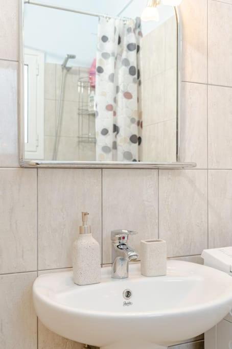 Seaside Escape Apartments - Poseidon Palaiá Fókaia Esterno foto