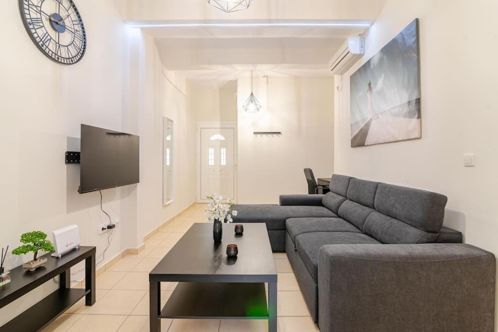 Seaside Escape Apartments - Poseidon Palaiá Fókaia Esterno foto