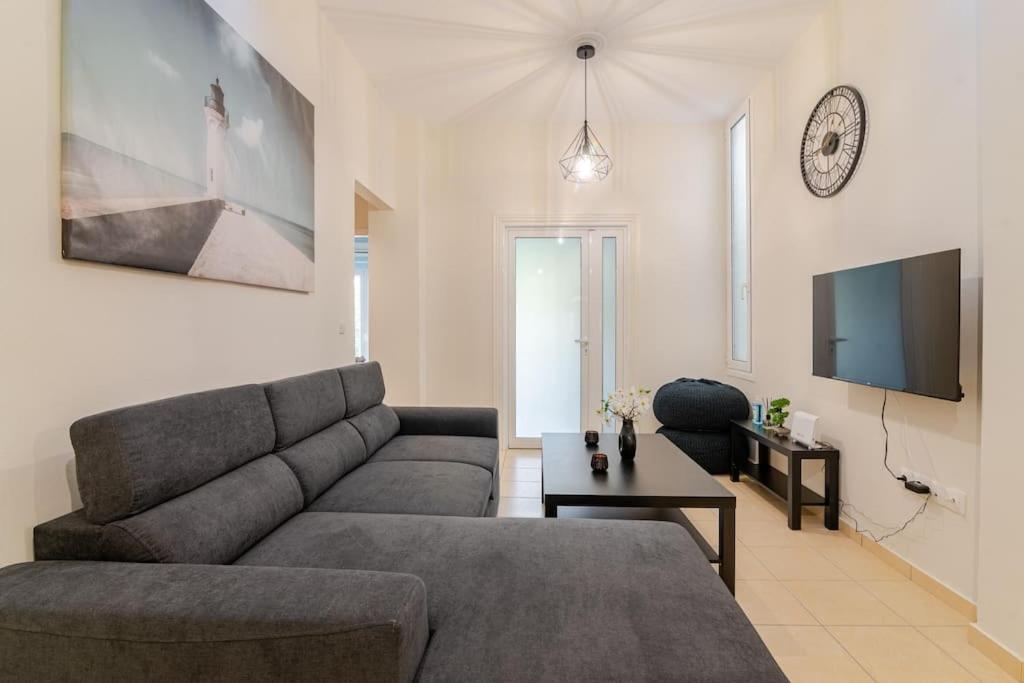 Seaside Escape Apartments - Poseidon Palaiá Fókaia Esterno foto